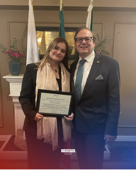 Estudante Luana Silva ganha prémio de Melhor Aluna